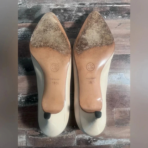 Chanel Nude and Black Toe Interlocking Logo Leather Pumps Size 8 - Picture 6 of 6